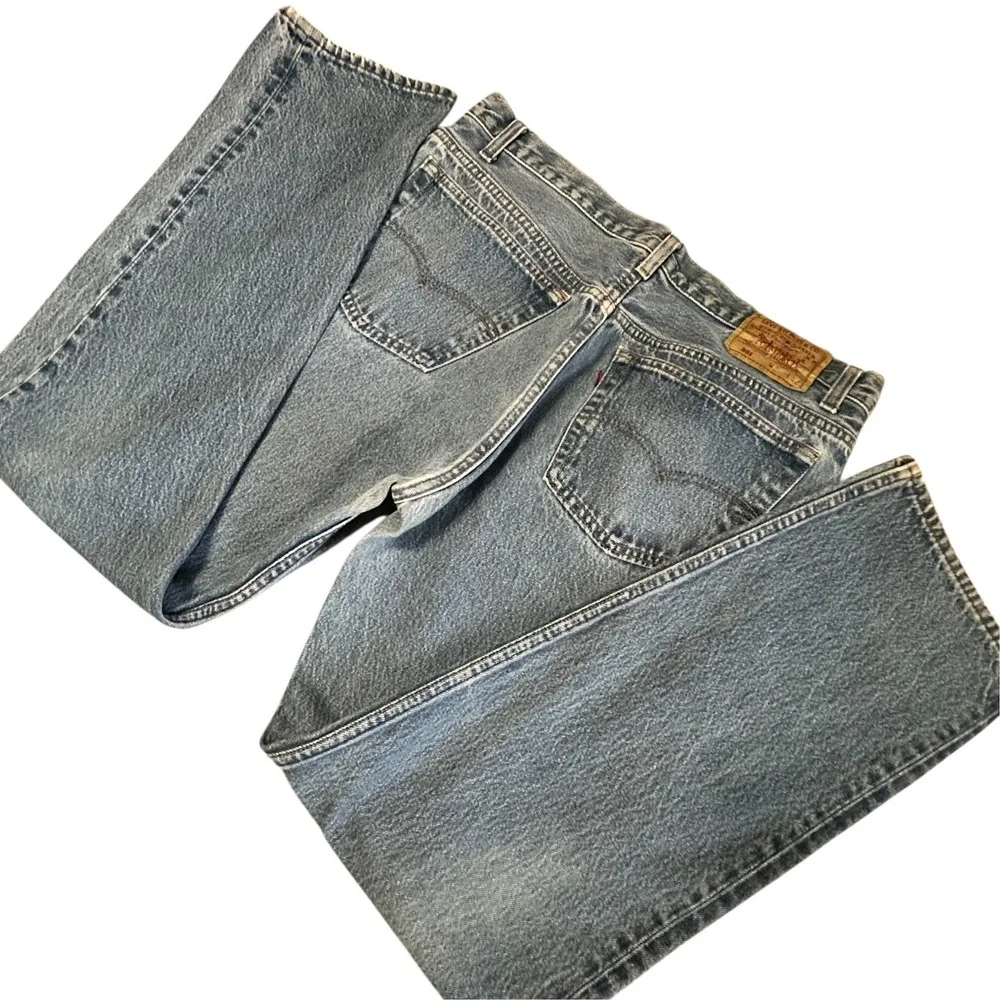 Vintage Levi's 501 Jeans Mens 38x32 Classic Medium Wash Blue Button Fly USA